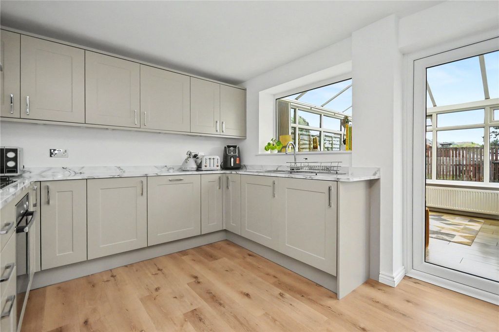 Property photo 3 of 17 Picture No. 12