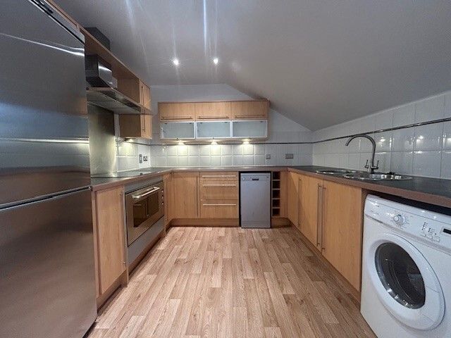 Property photo 3 of 8 Kitchen