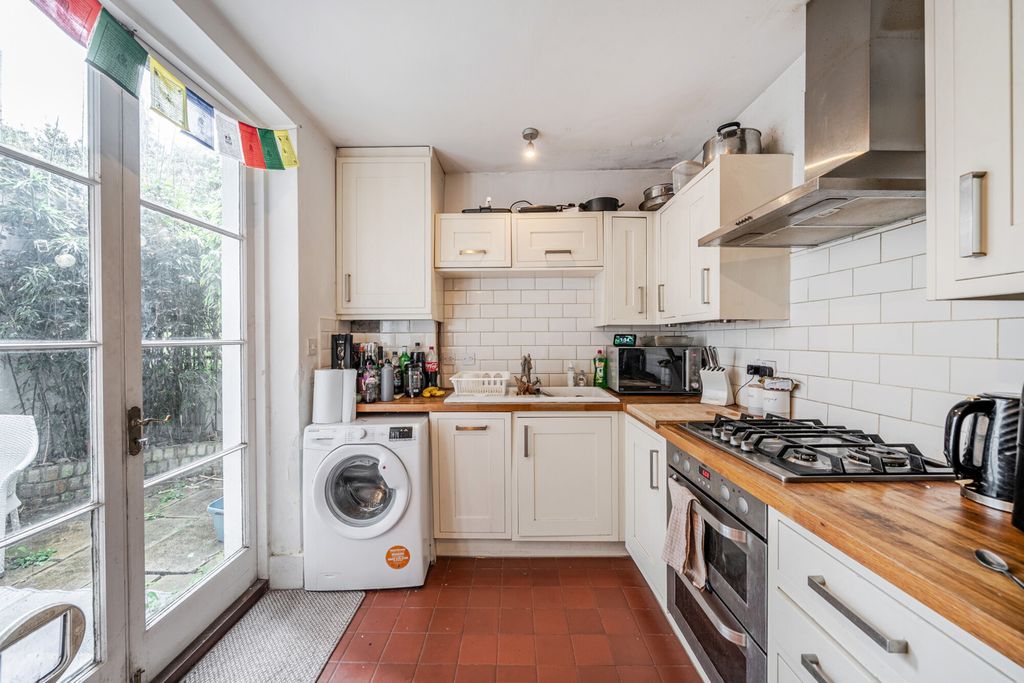 Property photo 3 of 17 Kitchen