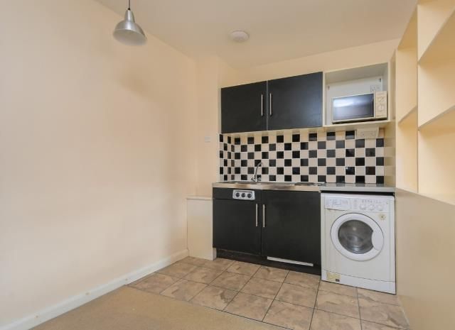 Property photo 3 of 9 Kitchen