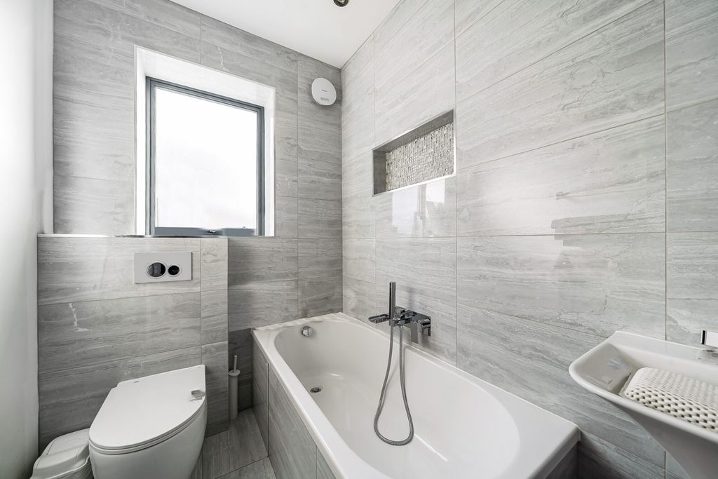 Additional image 8 of 6 bed detached house for saleEdgwarebury Lane, Edgware HA8