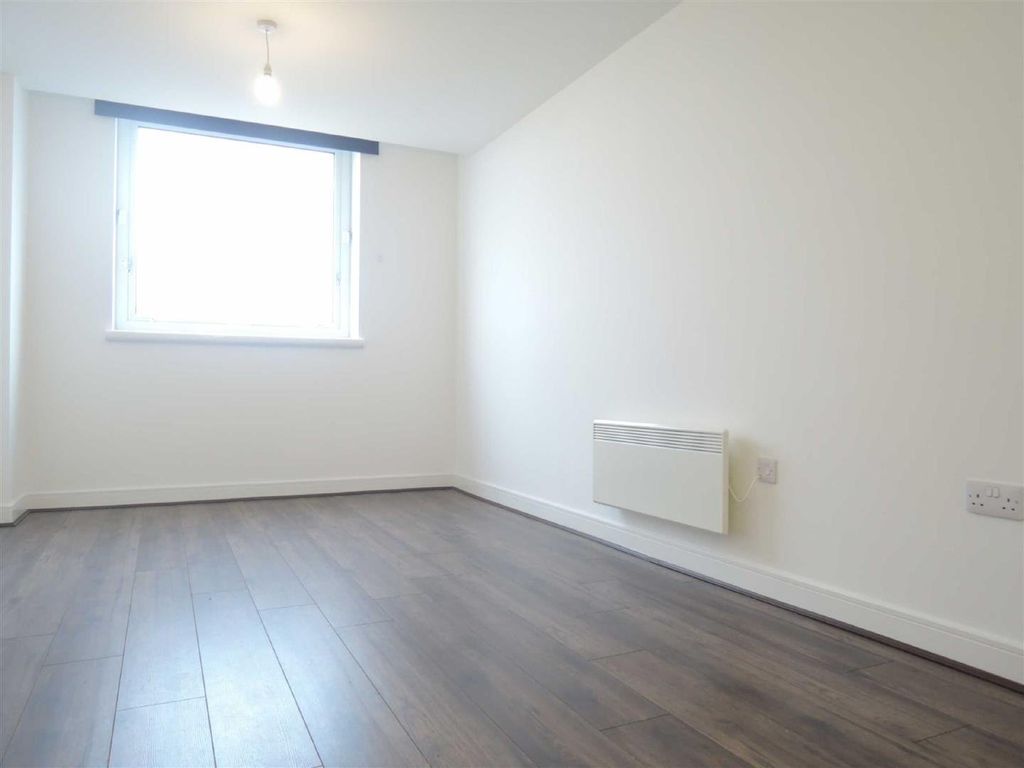 Property photo 3 of 8 Picture No. 02