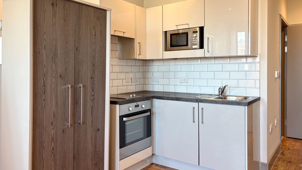 Property photo 3 of 11 Kitchen