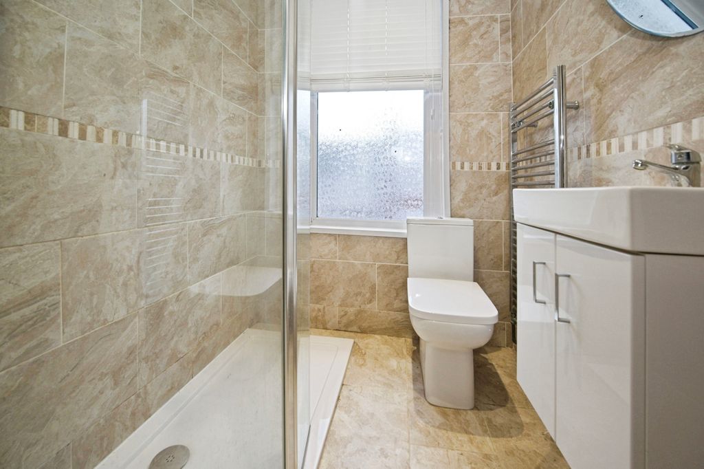 Property photo 3 of 17 Bathroom