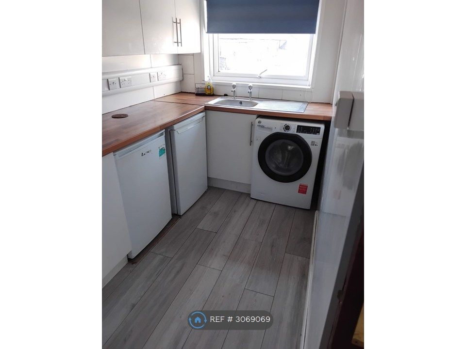 Property photo 3 of 13 Kitchen