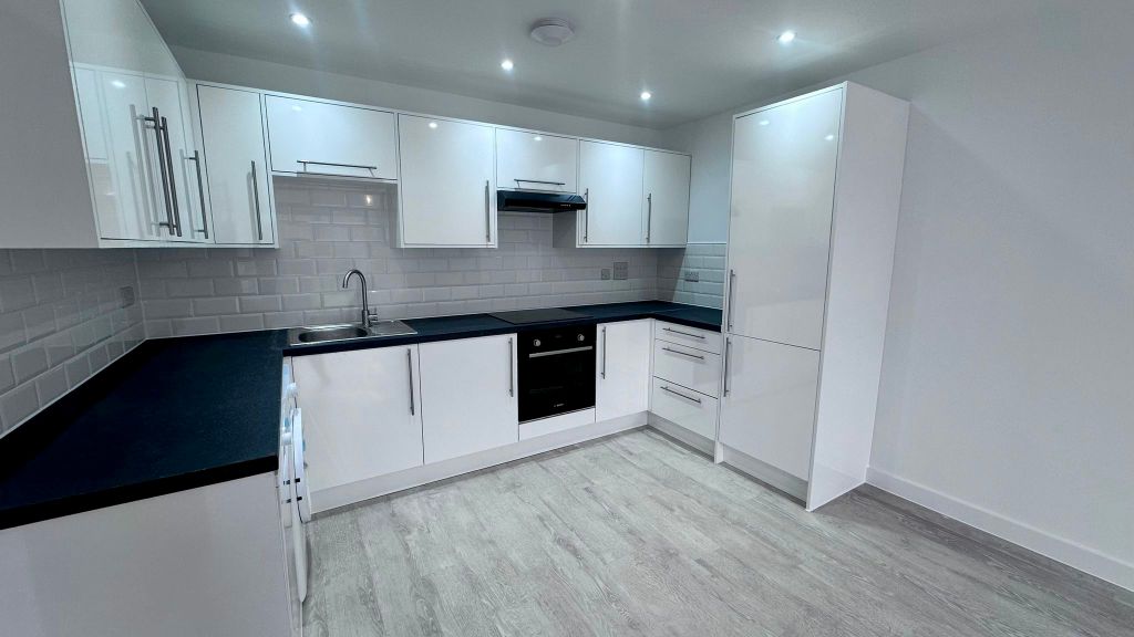 Property photo 3 of 11 Dining Room