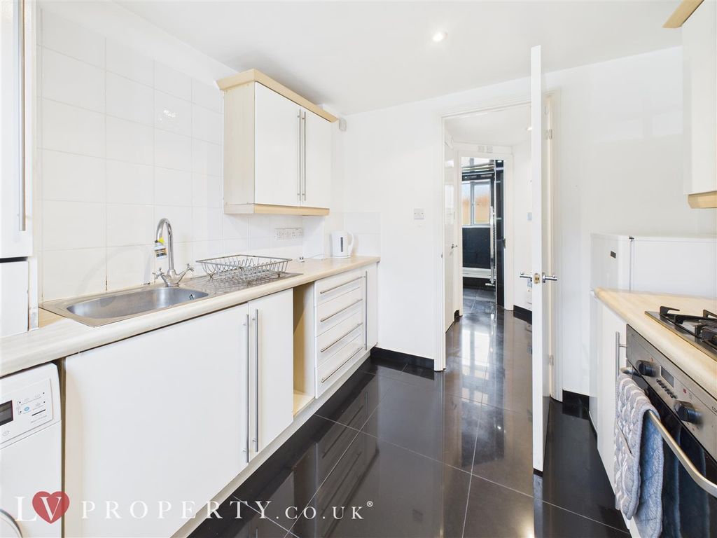 Property photo 3 of 15 Cam05016G0-Pr0086-St
