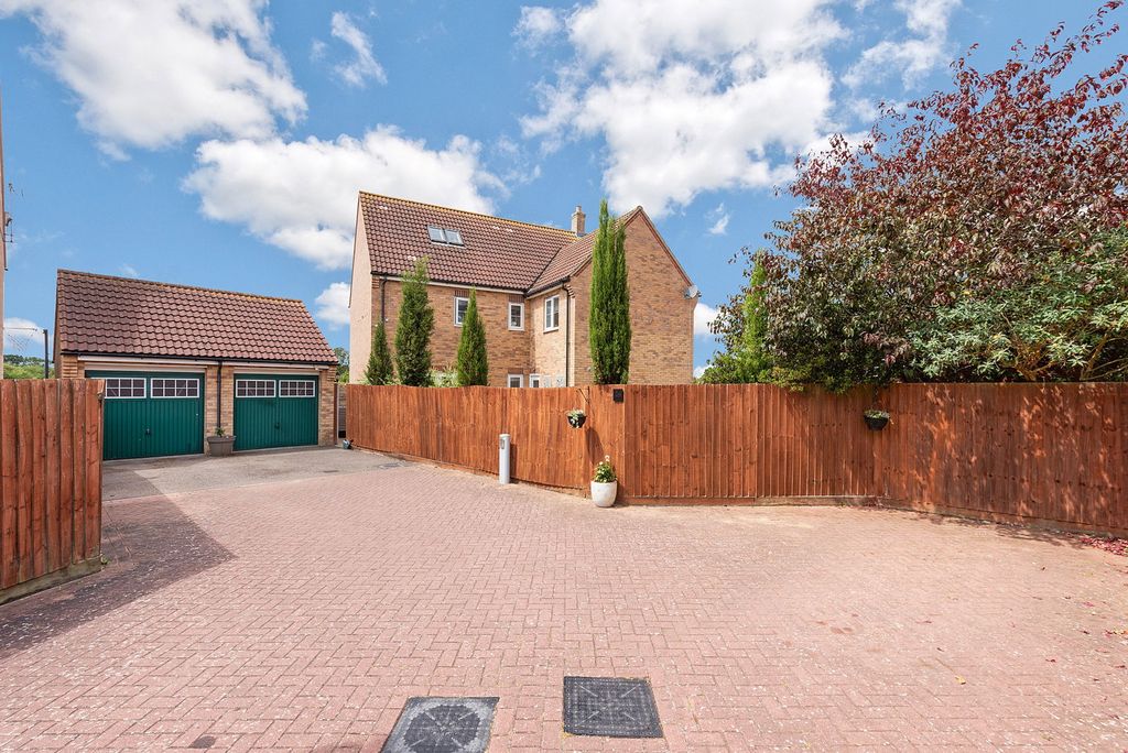 Property photo 2 of 49