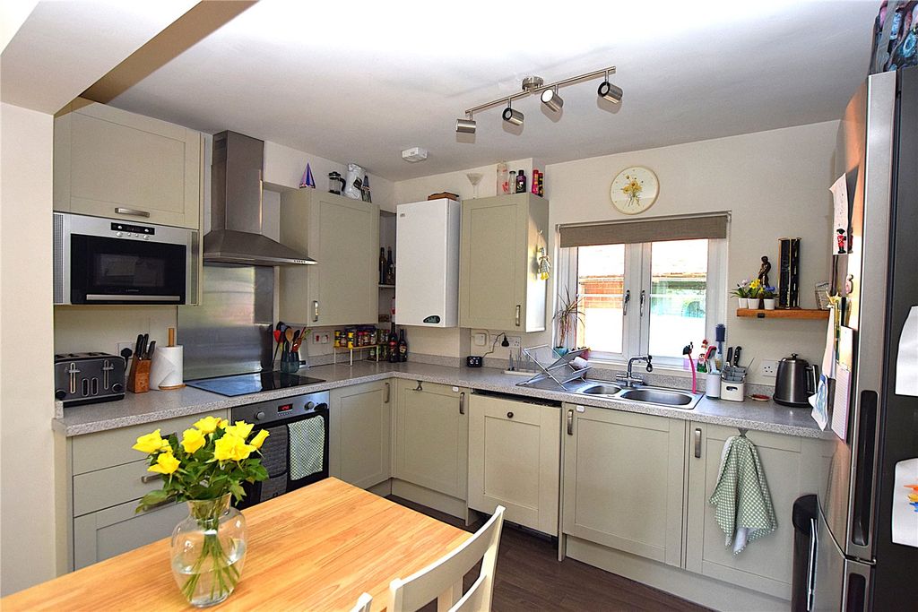 Property photo 2 of 10 Kitchen