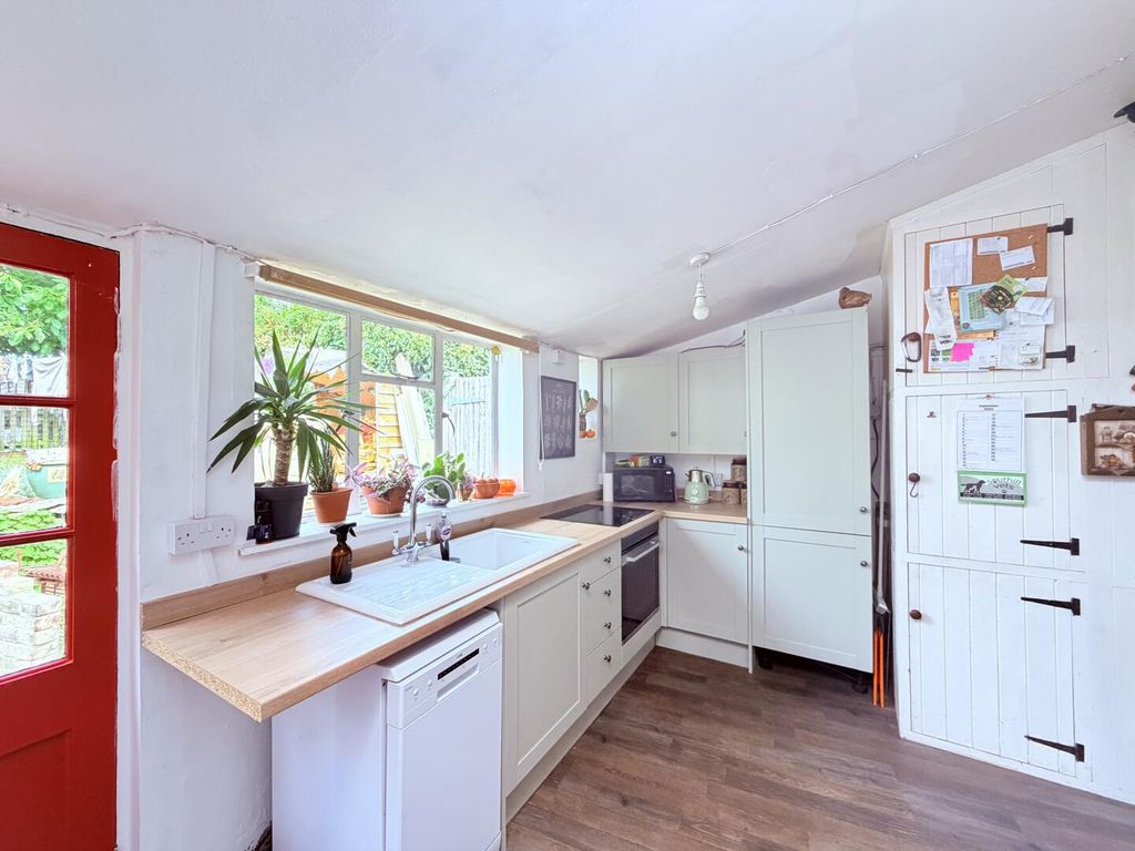 Property photo 2 of 12 Kitchen