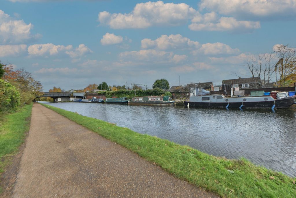 Property photo 3 of 28