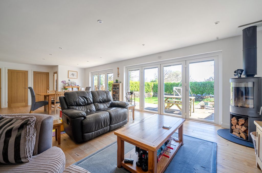 Property photo 2 of 21 1429926-17-69Bc0B...