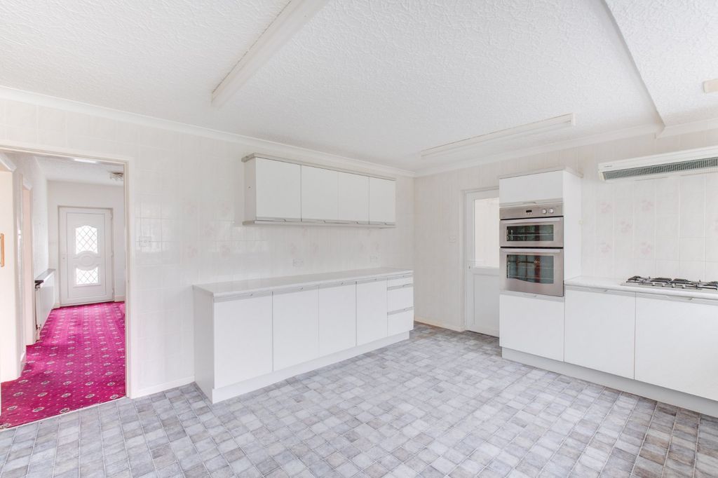 Property photo 2 of 21 Picture No. 16