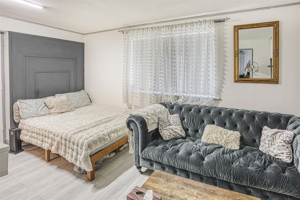 Property photo 3 of 3