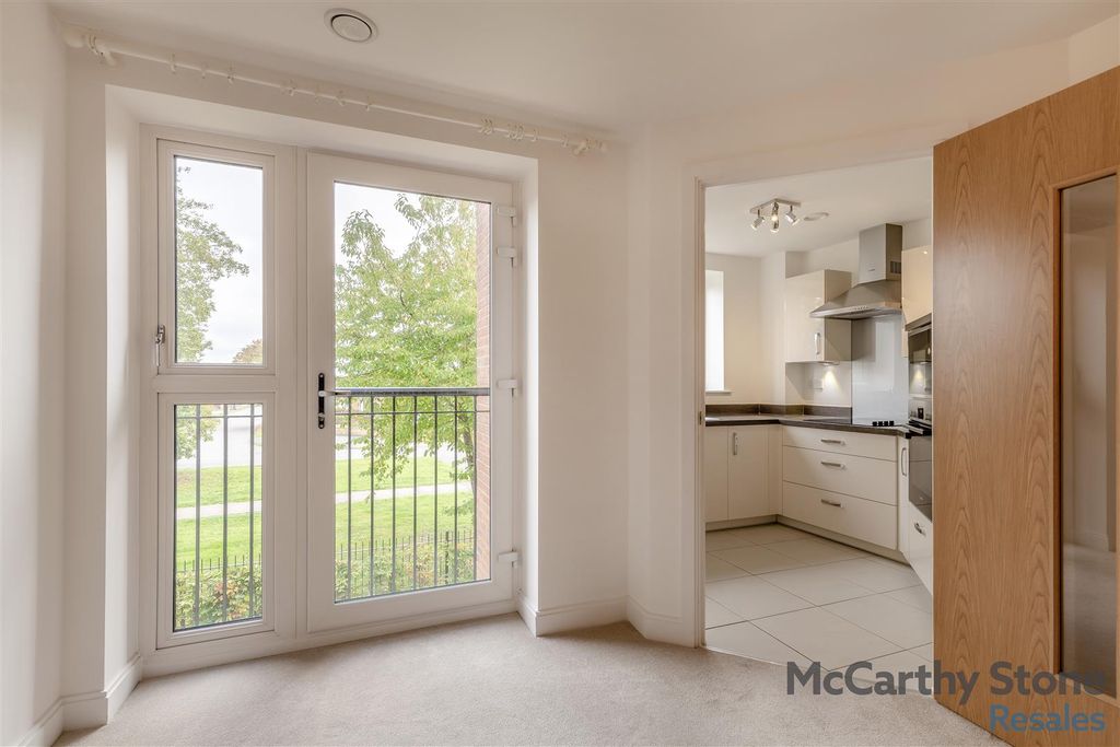 Property photo 3 of 26 8667631-Interior08.Jpg