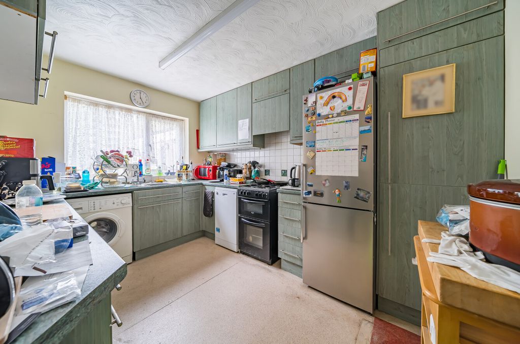 Property photo 3 of 8 1370641-10-68F681...