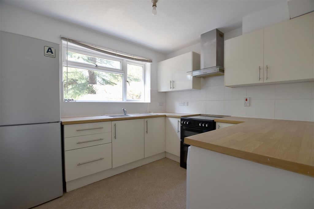 Property photo 3 of 8 Kitchen.Jpg