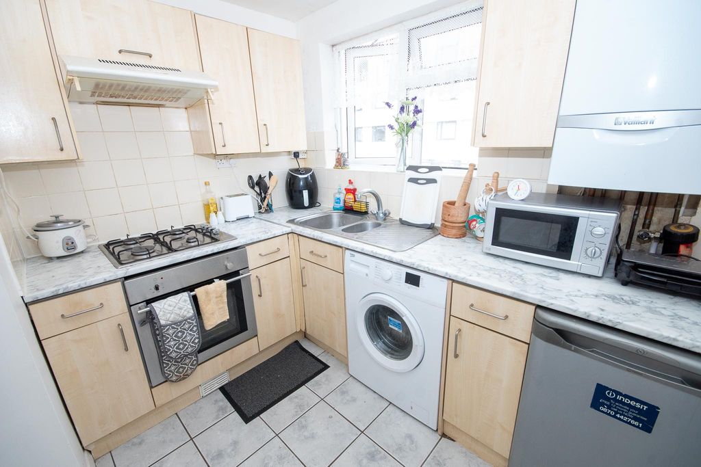 Property photo 2 of 8