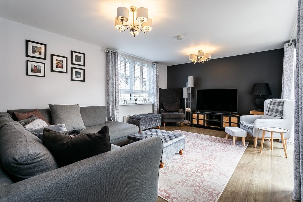 Property photo 2 of 32