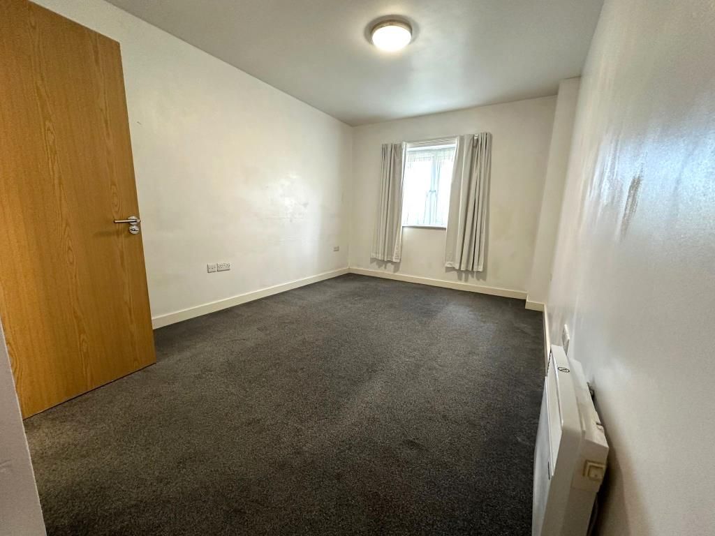 Property photo 2 of 8 Bedroom