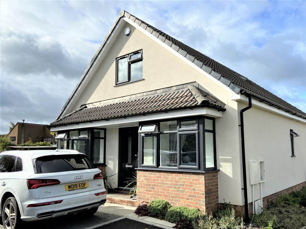 Property photo 1 of 12 Bungalow