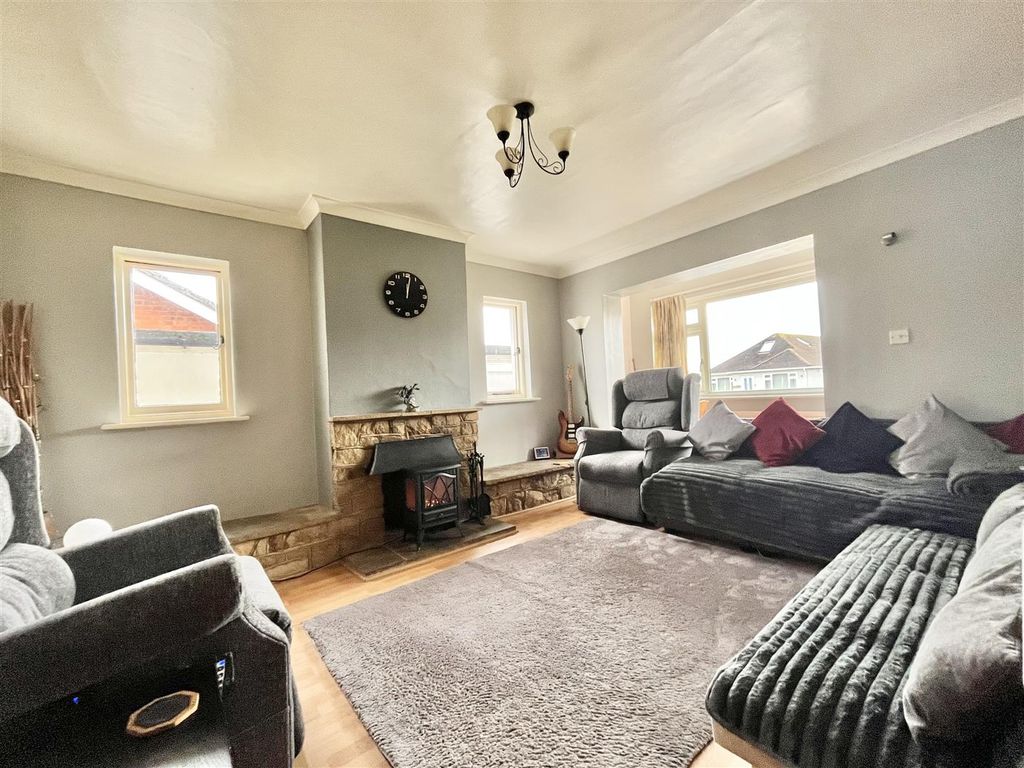 Property photo 3 of 27