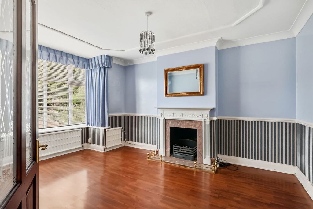 Property photo 2 of 17