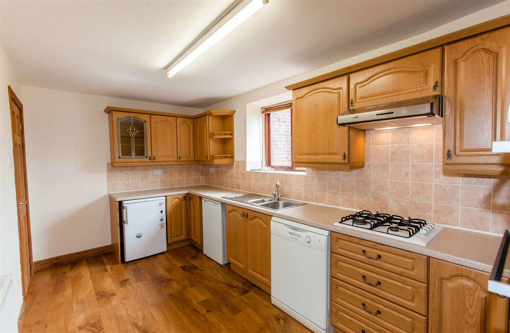 Property photo 2 of 21