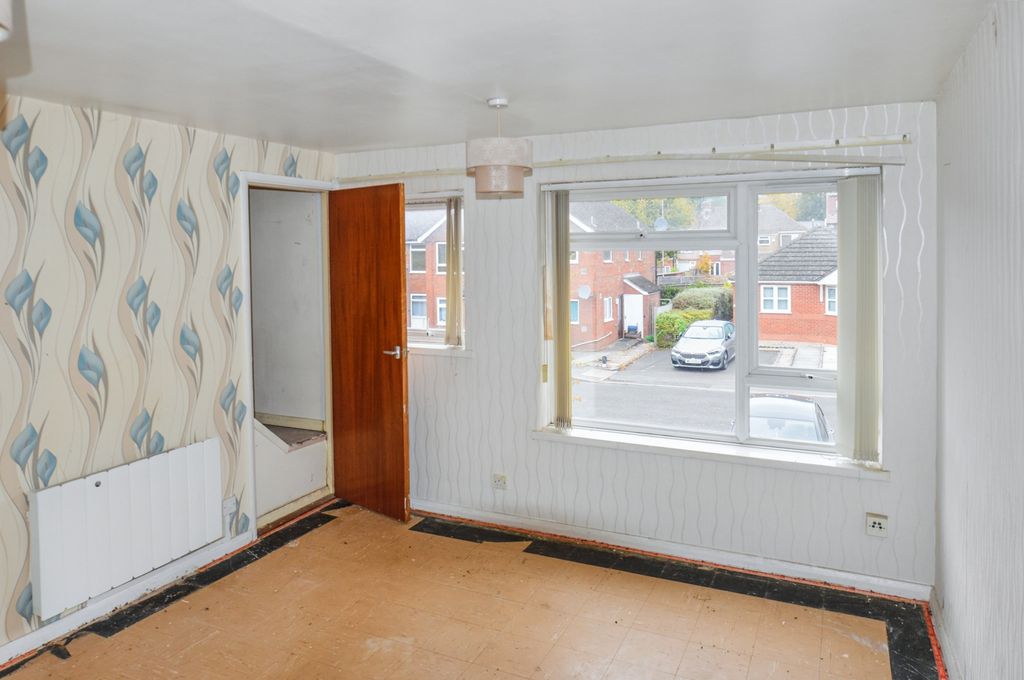 Property photo 2 of 9 16 Oakey Close, Longford, Coventry, CV6 6Jd