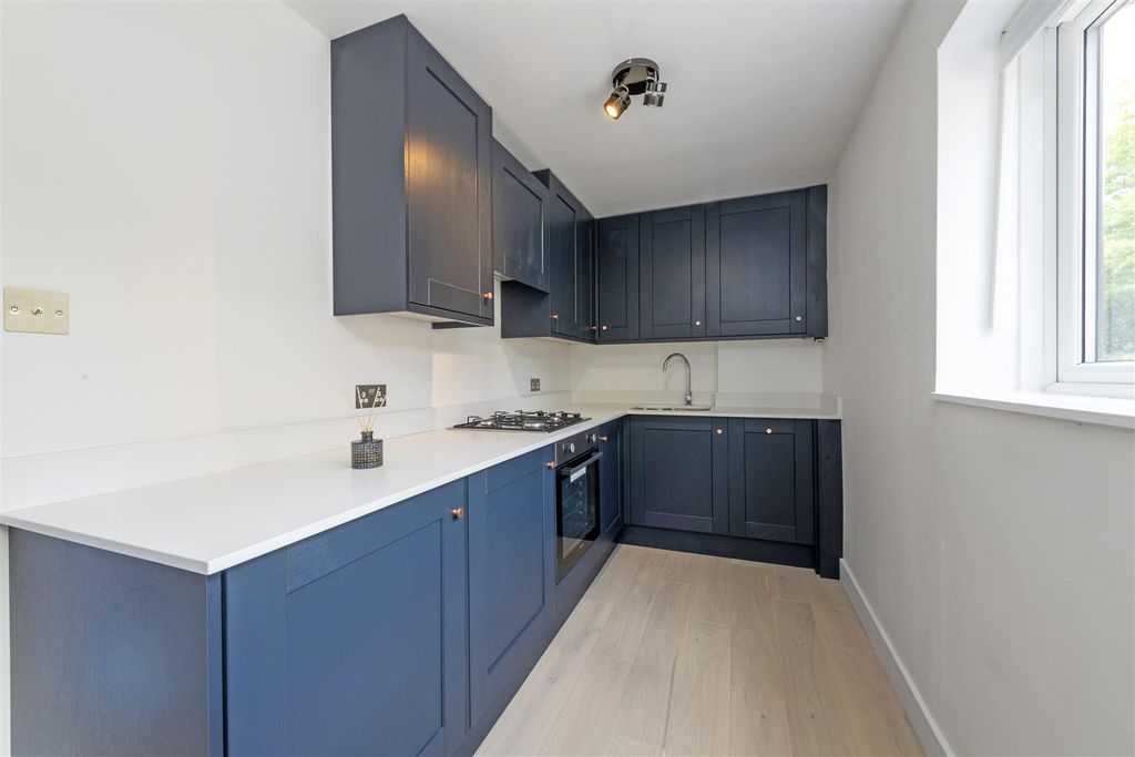 Property photo 3 of 14 2 Grangewood Ct Kit 1.Jpg
