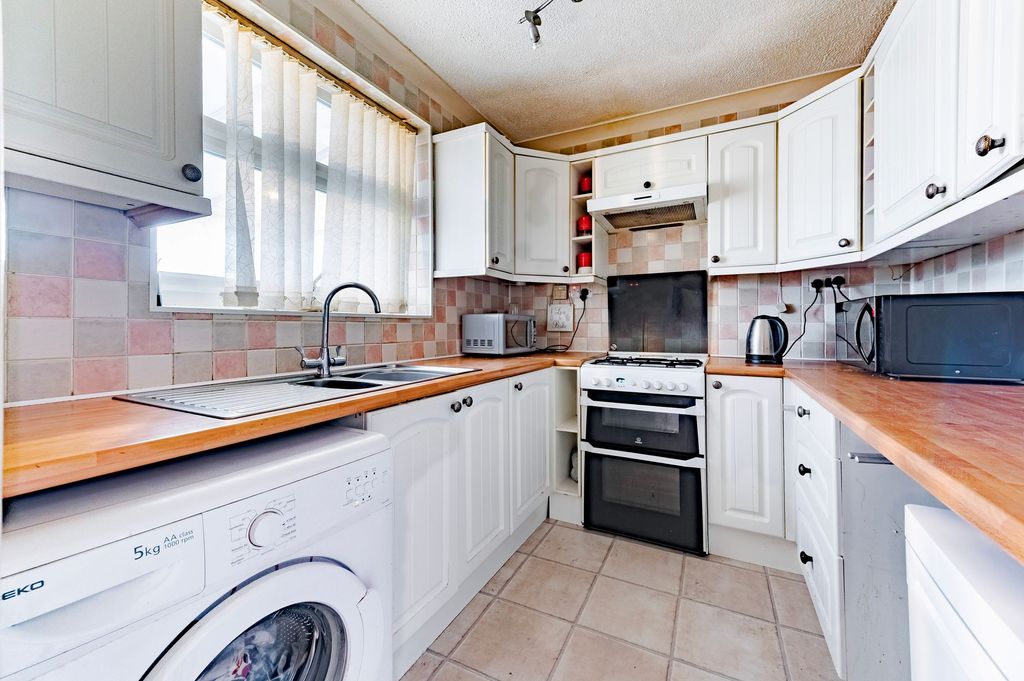 Property photo 3 of 14