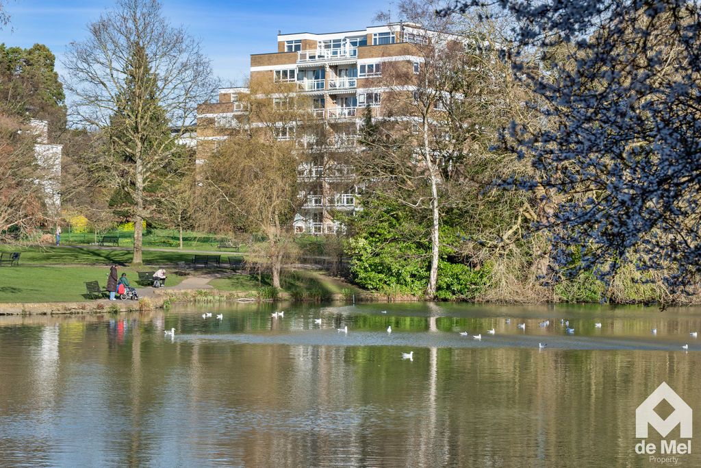 Property photo 1 of 15 Photo 7