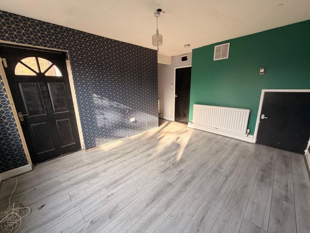 Property photo 3 of 12 Lounge