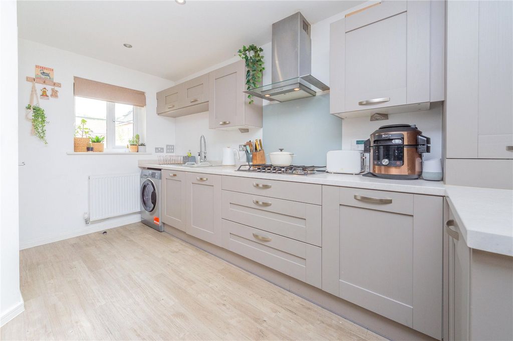 Property photo 3 of 32 Picture No. 23