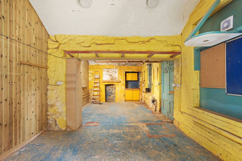 Property photo 3 of 6