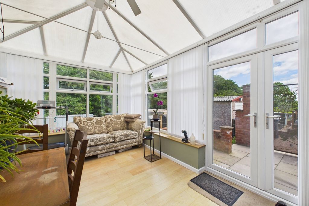 Property photo 3 of 23 Conservatory