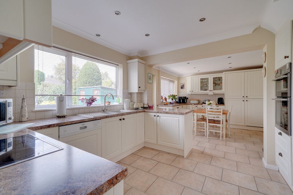 Property photo 2 of 22 4422372
