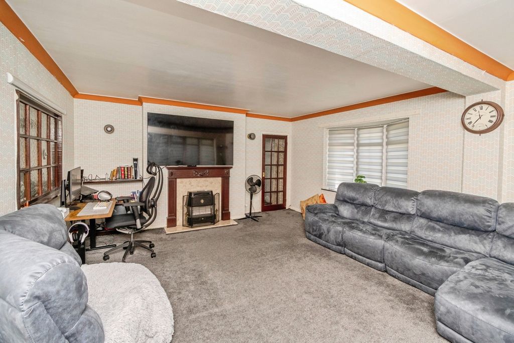Property photo 3 of 17 Photo