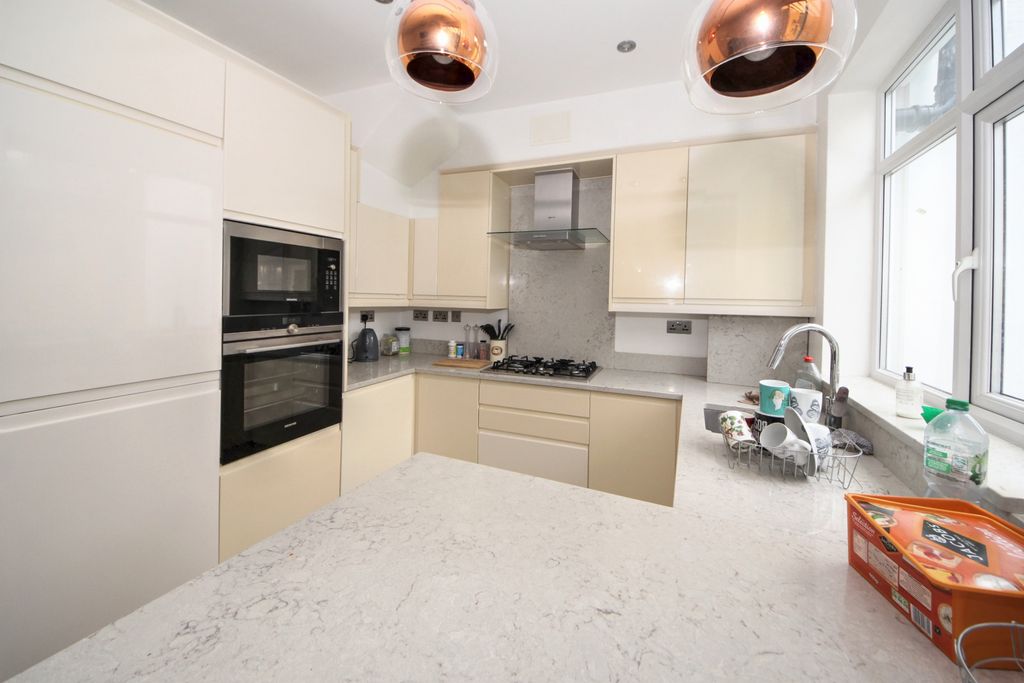 Property photo 3 of 16 Gallery