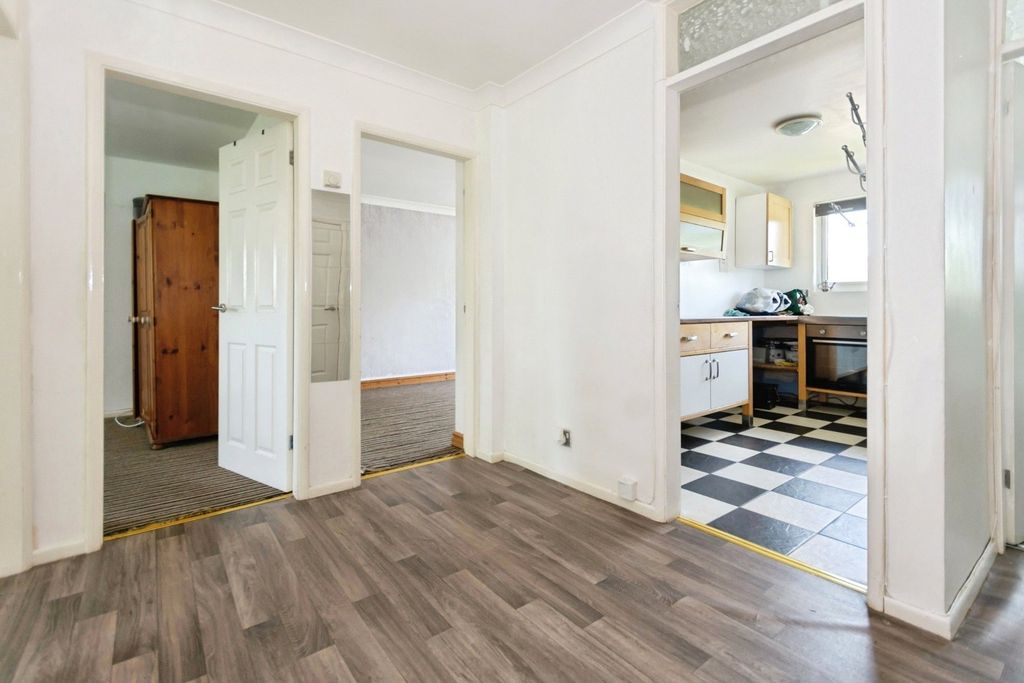 Property photo 2 of 10 Hallway