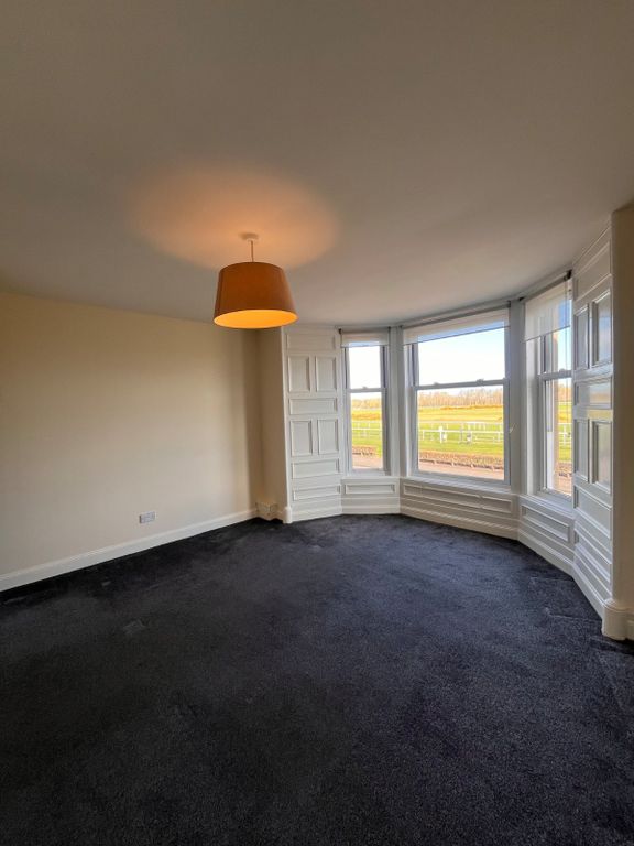 Property photo 3 of 10 Photo 3