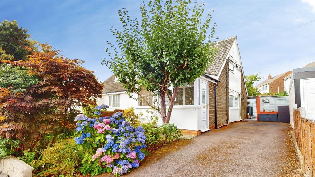 Property photo 1 of 17 External
