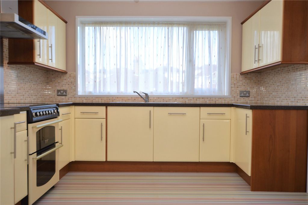 Property photo 2 of 14 Picture No. 10