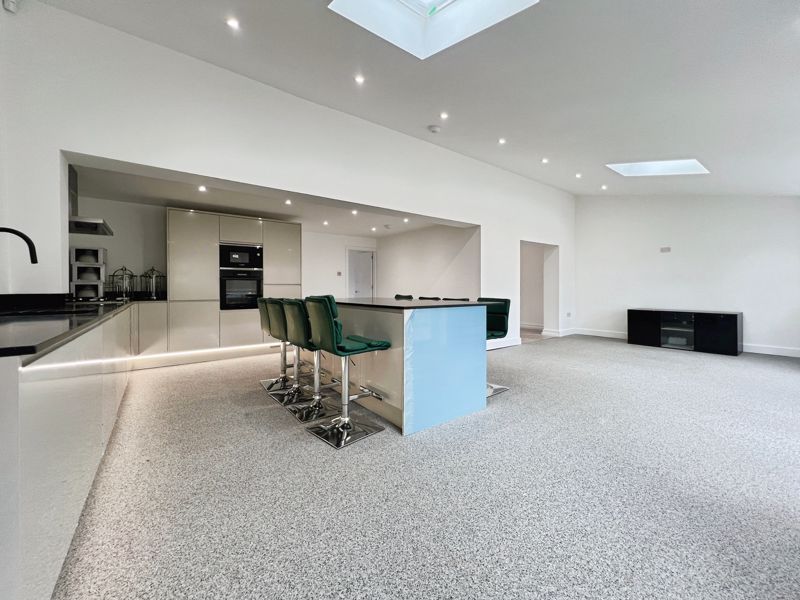 Property photo 2 of 24 Kitchen/Diner/Family Room