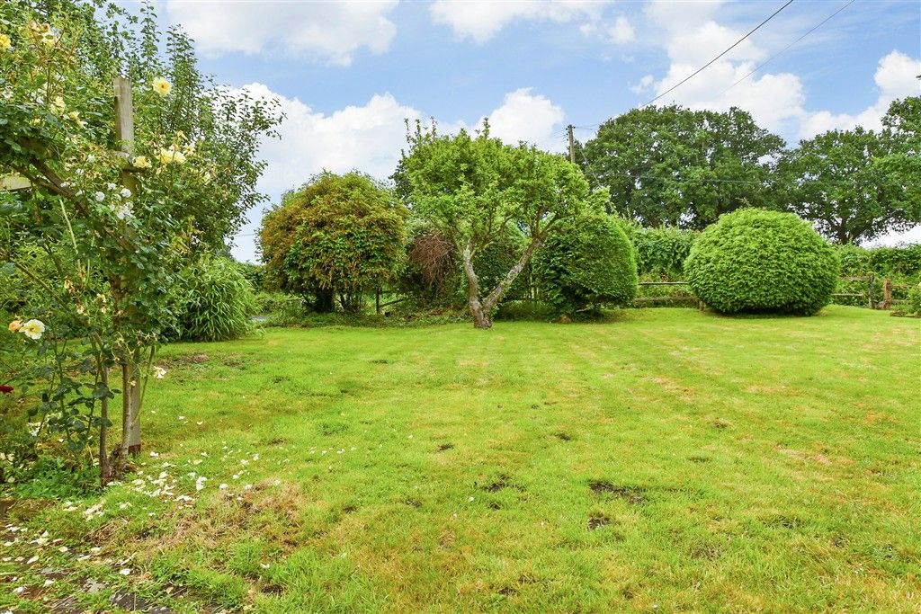 Property photo 1 of 6 Front Garden