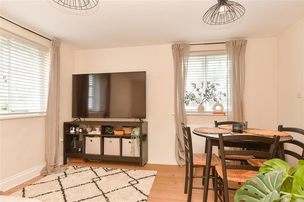 Property photo 2 of 12 Lounge