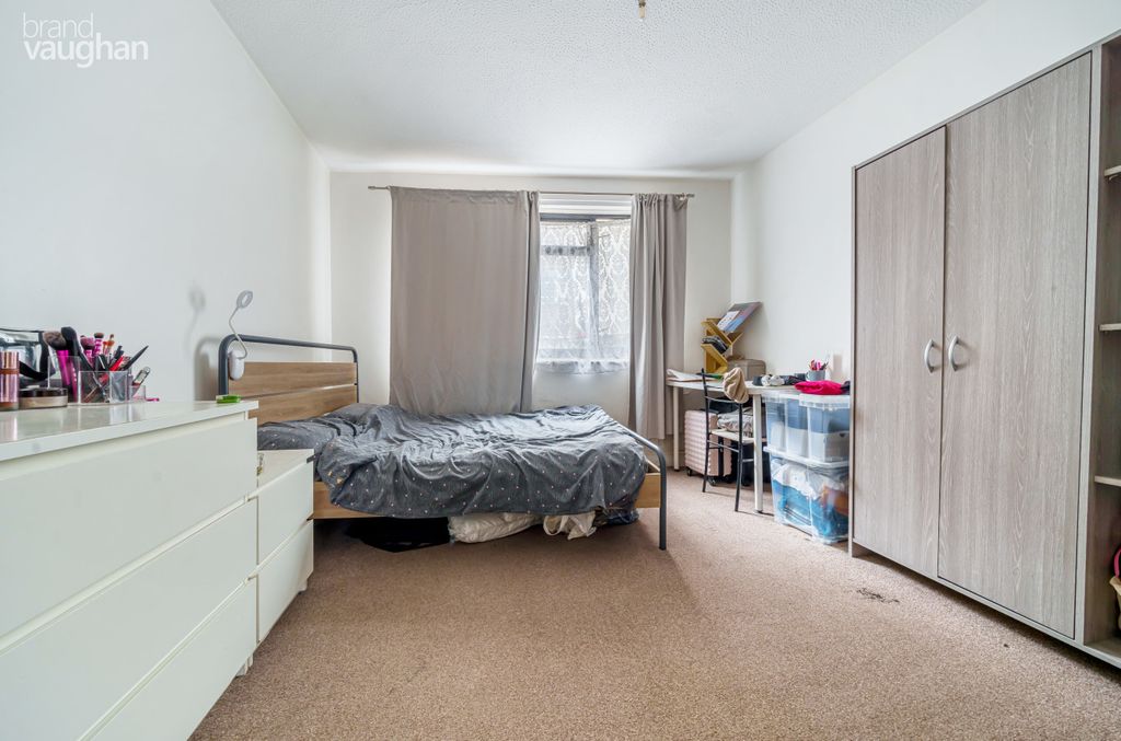 Property photo 3 of 10 2929d68B-792d-4c1...