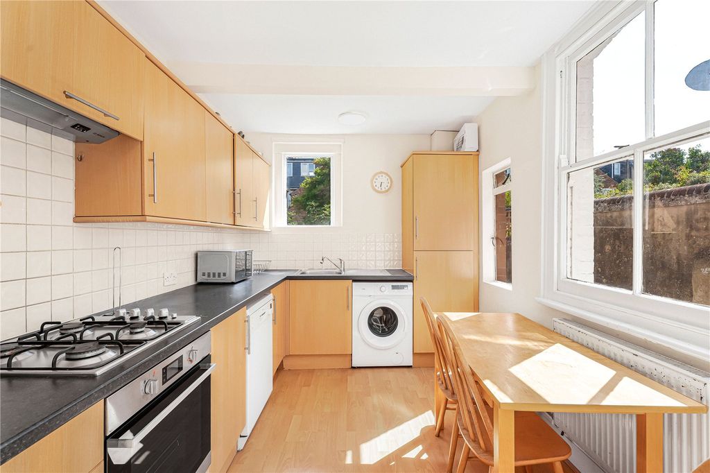 Property photo 3 of 19 Picture No. 18