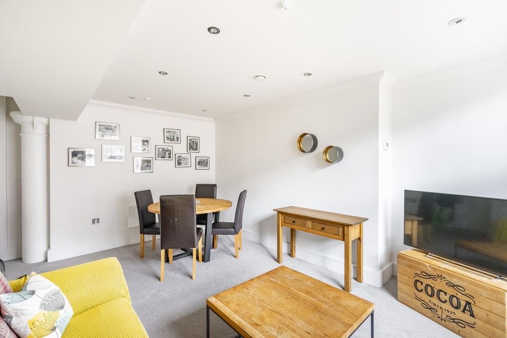 Property photo 2 of 10 Dining Room