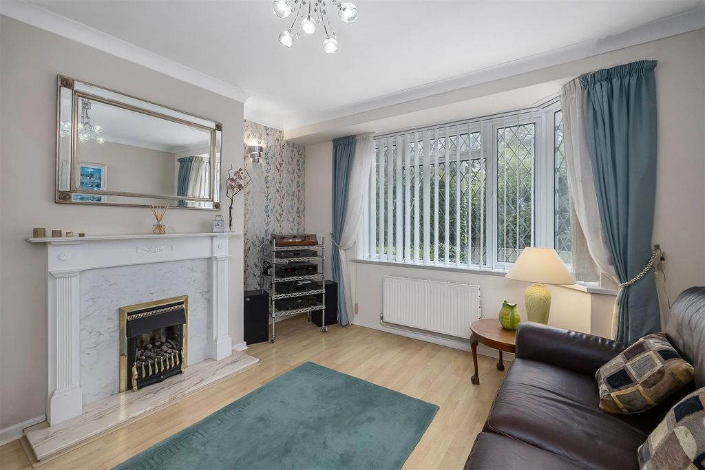 Property photo 2 of 21 Lounge